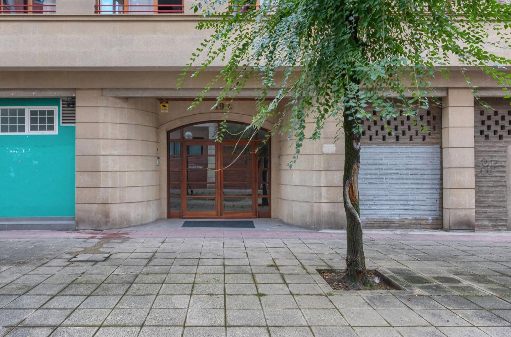 Vt , Acogedora En Barrio Tranquilo Con Garaje Appartement