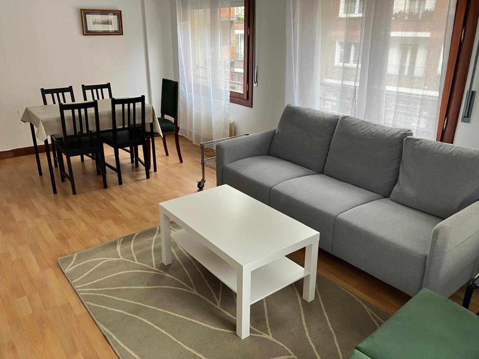 Vt , Acogedora En Barrio Tranquilo Con Garaje Appartement